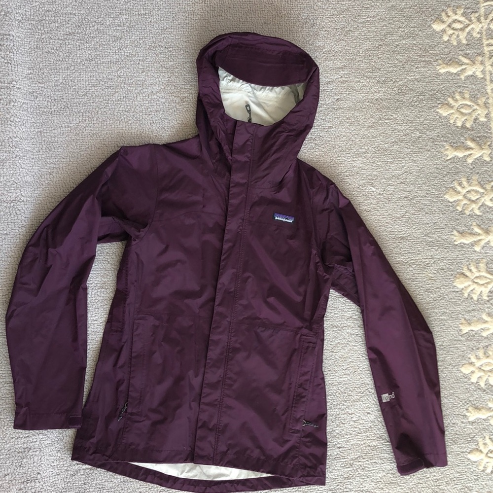 Patagonia rain shell; xs; like new